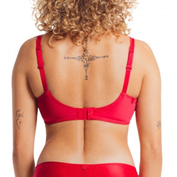 LOUISA BRACQ Serie red bra 1