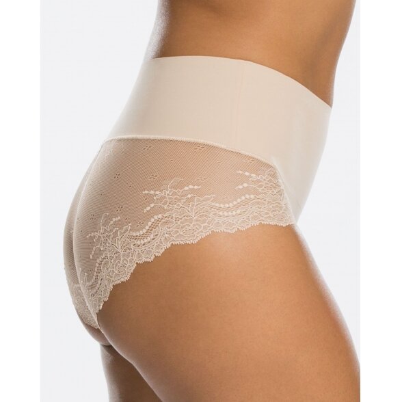 SPANX Undie-tectable Lace Hi-Hipster koreguojančios kelnaitės 2